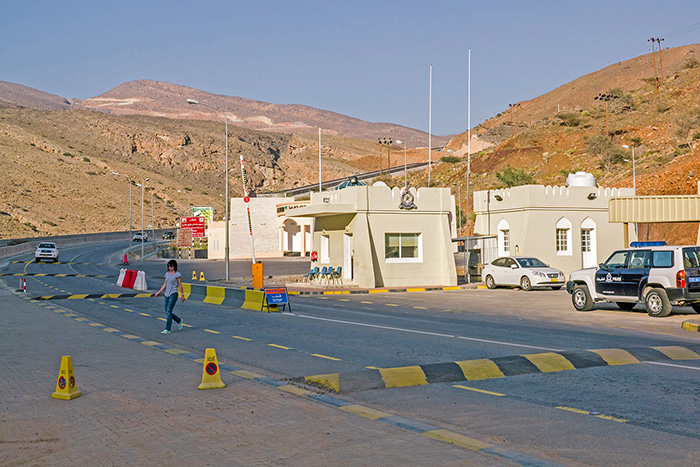 Un checkpoint au milieu des montagnes.