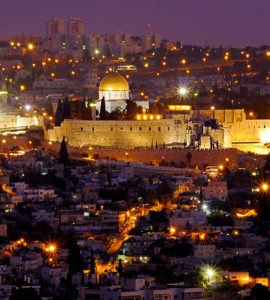 panorama de jérusalem de nuit avec la mosquée d'Al Aqsa au centre