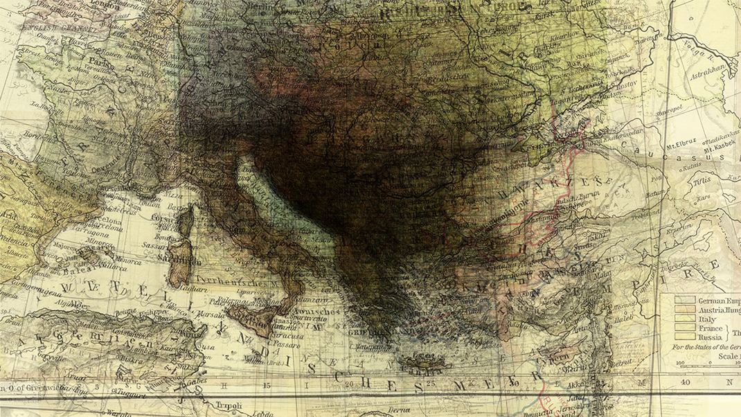 carte ancienne des Balkans au temps de l'empire ottoman superposée sur une autre carte des Balkans