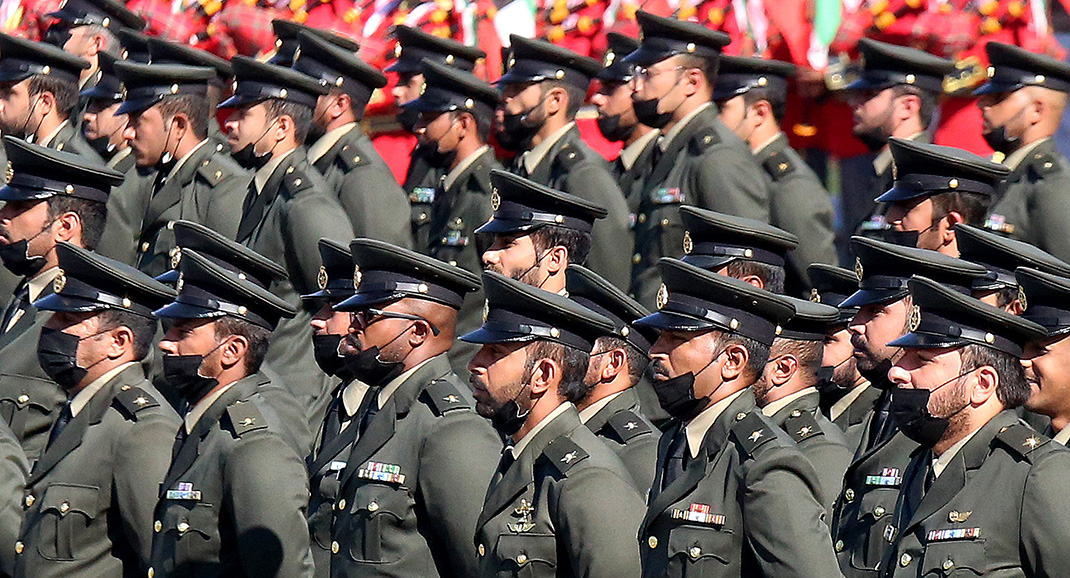 Officiers de l'armée iranienne en parade