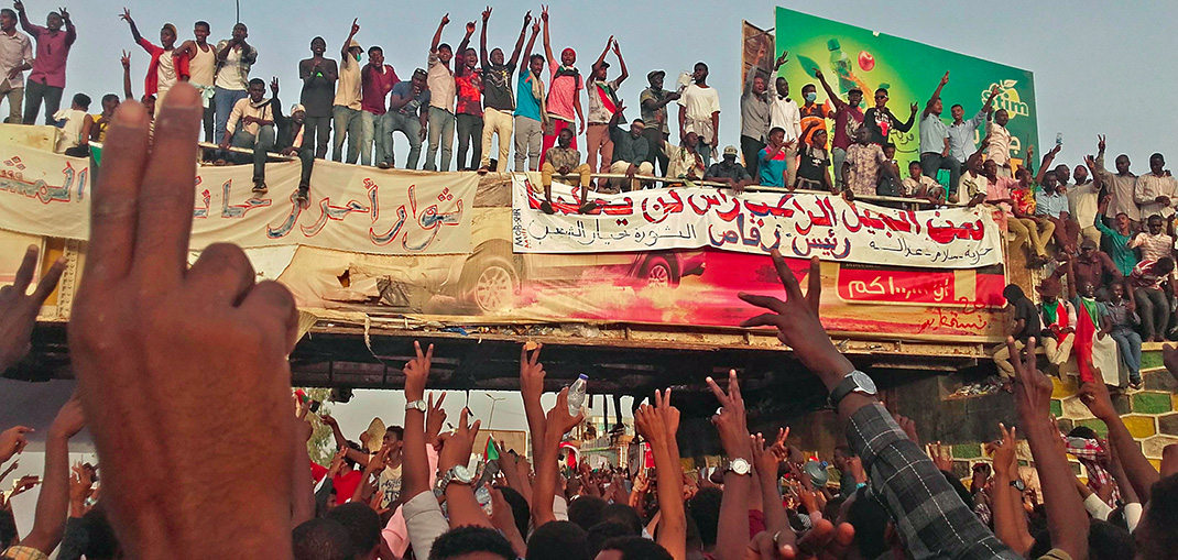 Manifestants soudanais sur le "train de la liberté" pendant les manifestatios de 2019 au Soudan