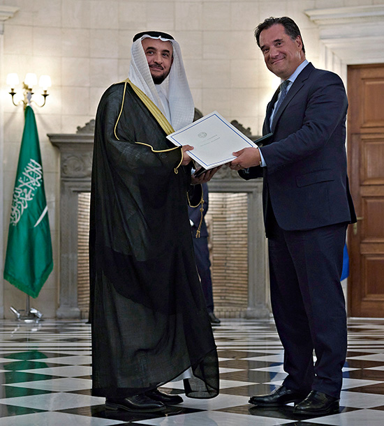 Dimitris Papamitsos, premier ministre grec, et le prince héritier d'Arabie saoudite, Mohammed bin Salman bin Abdulaziz Al Saud