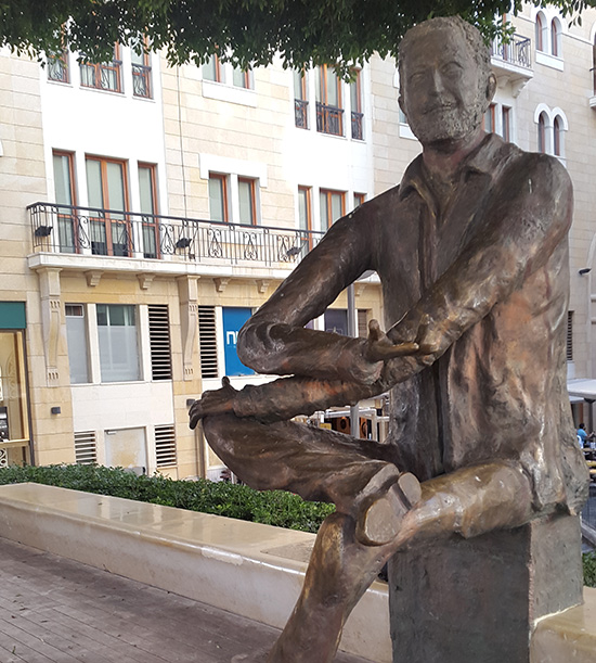 Statue de Samir Kassir à Beyrouth
