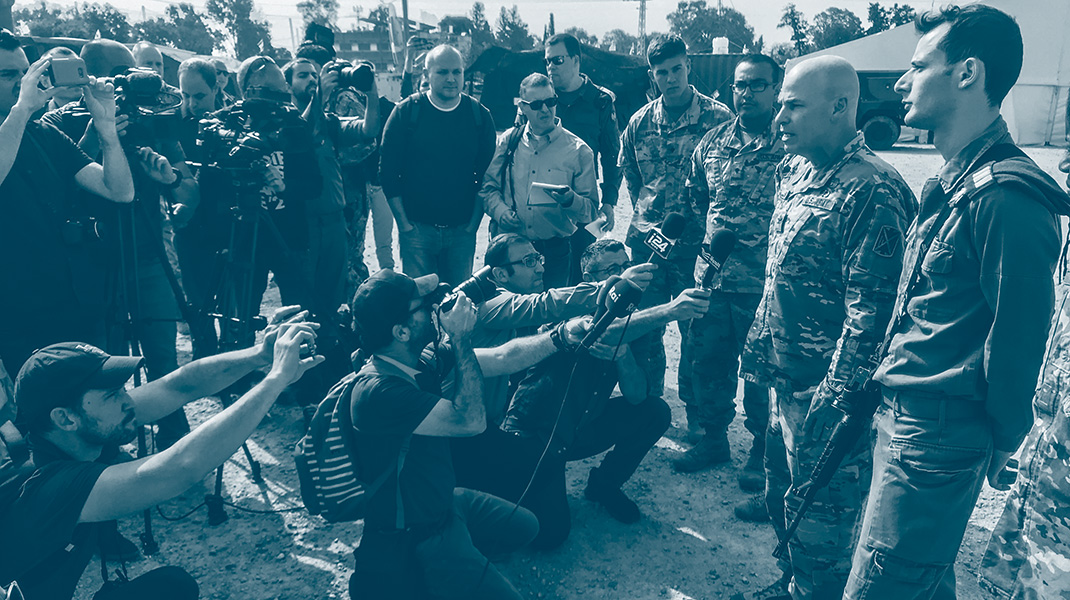 Des officiers de l'armée des USA devant les journalistes lors d'un exercice avec l'armée israélienne