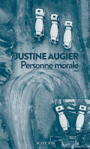 Première de couverture du livre de Justine Augier Personne morale, avec des camions malaxeurs en photo