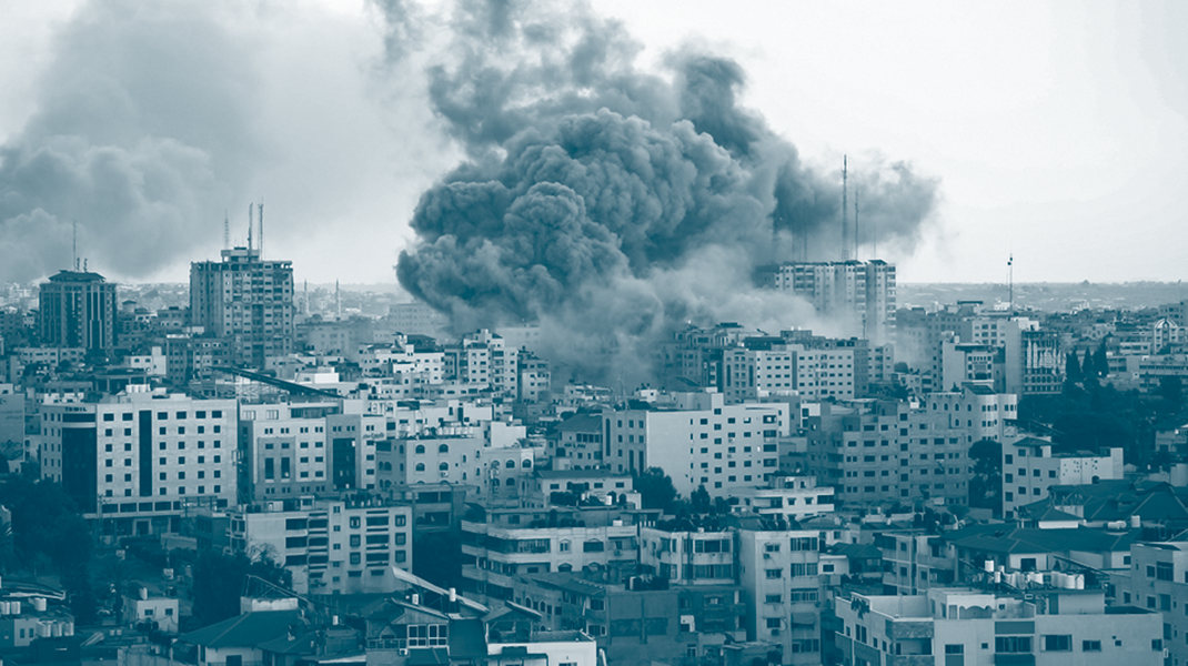 Bombardement à Gaza avec une énorme explosion