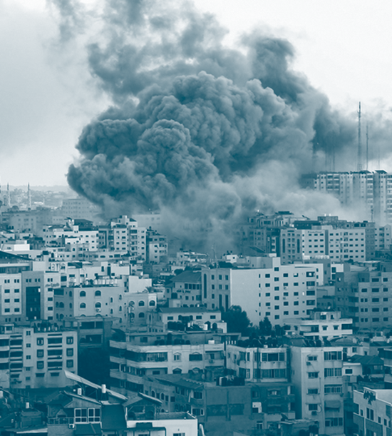 Bombardement à Gaza avec une énorme explosion