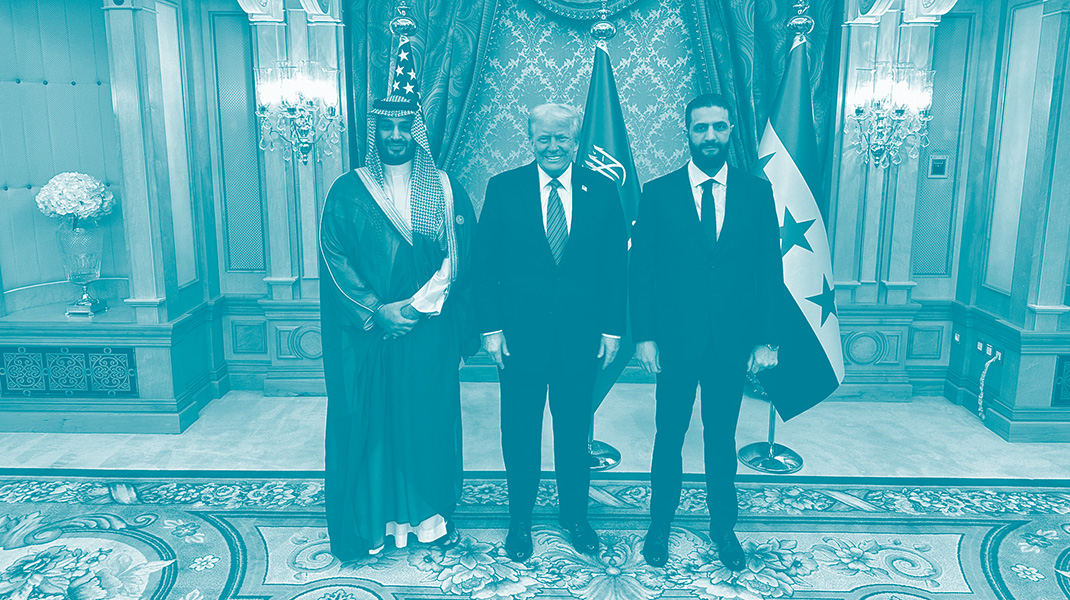 Le prince Mohammed Ben Salmane, le Président syrien Ahmed al-Charaa et le président des USA Donald Trump