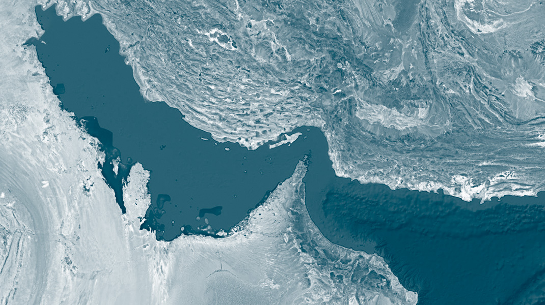 Plan du canal d'Ormuz vu du satellite