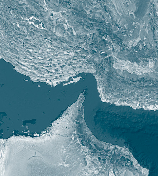 Plan du canal d'Ormuz vu du satellite