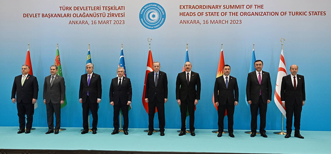Les chefs d'État des républiques turcophones posent lors du sommet à Ankara