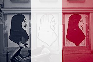 Mural representant 3 visages voilés aux couleurs du drapeau français
