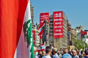 Manifestatins au Liban autour d'une statue